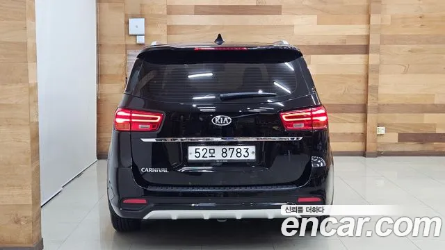 Kia Carnival 2018 thumb 4