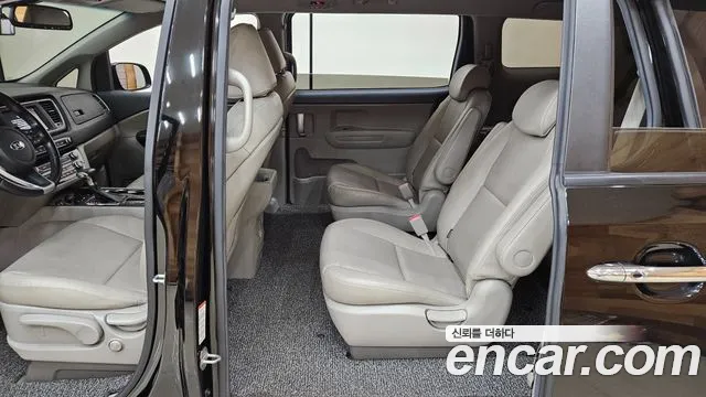 Kia Carnival 2018 thumb 9