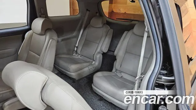 Kia Carnival 2018 thumb 10