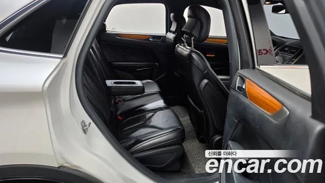 Lincoln MKC 2015 thumb 12