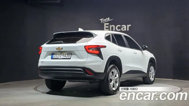 Chevrolet Tracker 2024 thumb 2