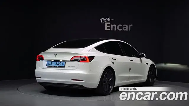 Tesla Model 3 2021 thumb 2