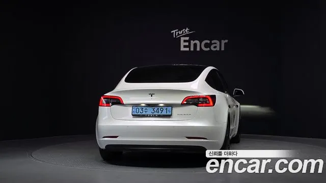 Tesla Model 3 2021 thumb 4