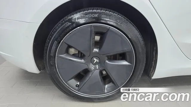 Tesla Model 3 2021 thumb 5