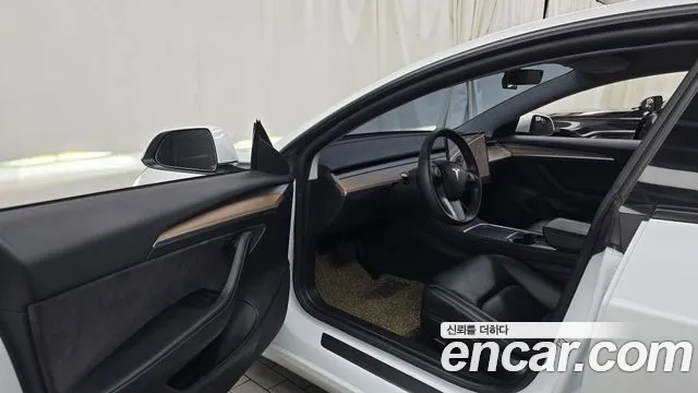 Tesla Model 3 2021 thumb 10