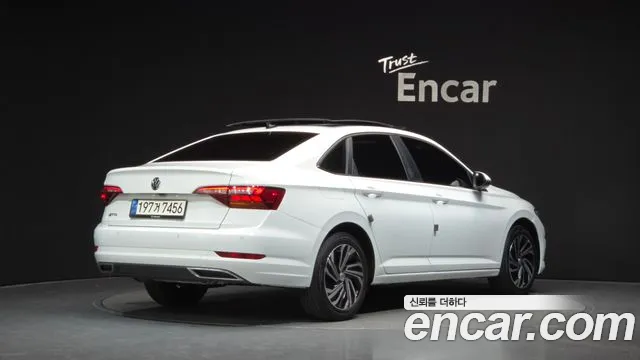 Volkswagen Jetta 2021 thumb 2