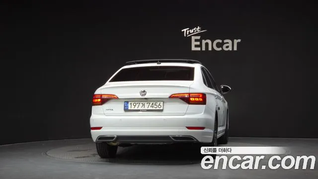 Volkswagen Jetta 2021 thumb 4