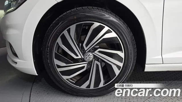 Volkswagen Jetta 2021 thumb 5