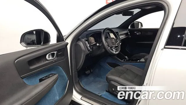 Volvo C40 2022 thumb 10
