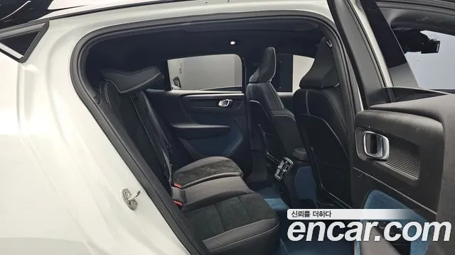 Volvo C40 2022 thumb 11