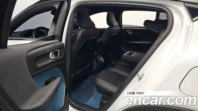 Volvo C40 2022 thumb 12