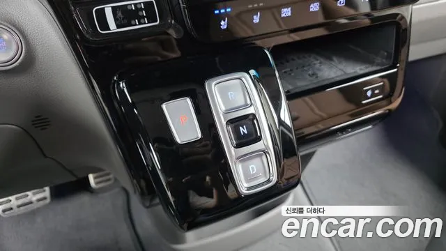 Hyundai Staria 2024 thumb 9