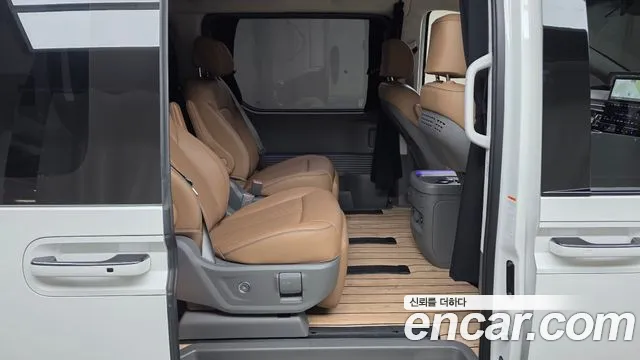 Hyundai Staria 2024 thumb 11