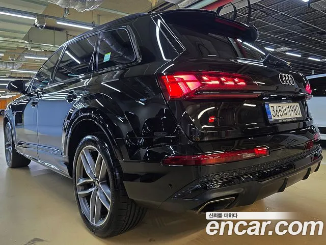 Audi Q7 2025 thumb 5