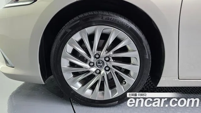 Lexus ES 2019 thumb 5