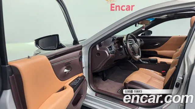 Lexus ES 2019 thumb 10