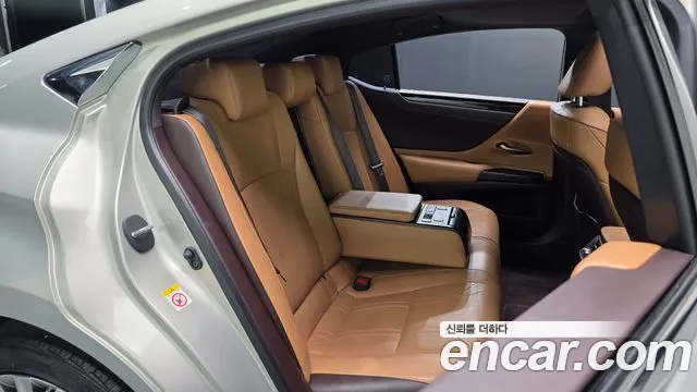 Lexus ES 2019 thumb 11