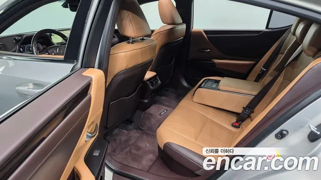 Lexus ES 2019 thumb 12