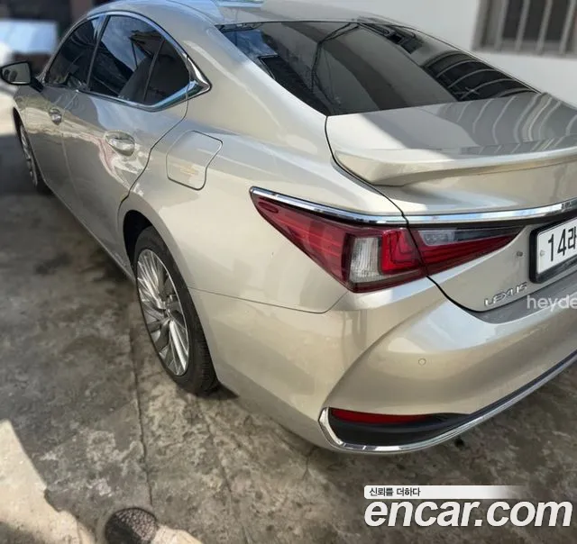 Lexus ES 2019 thumb 4