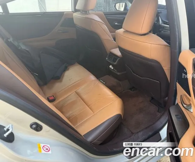 Lexus ES 2019 thumb 6