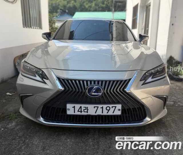 Lexus ES 2019 thumb 11