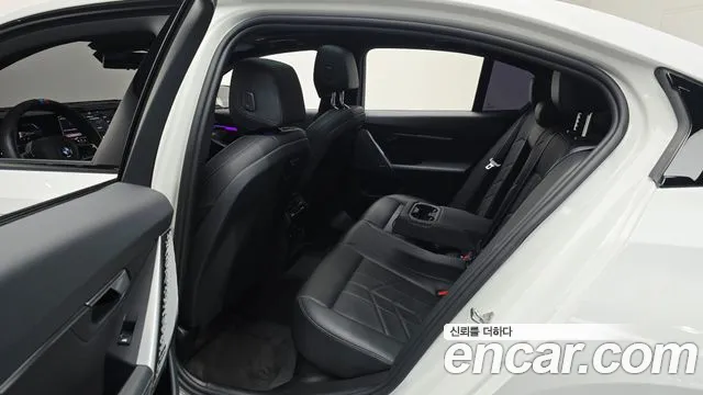 BMW 5 серии 2024 thumb 11