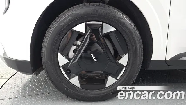 Kia Carnival 2024 thumb 5