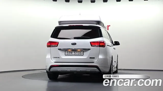 Kia Carnival 2017 thumb 4