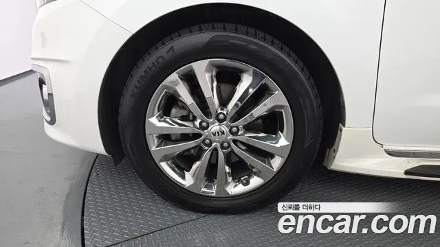 Kia Carnival 2017 thumb 5