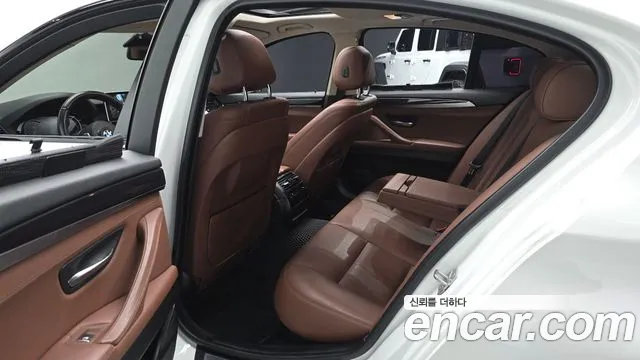BMW 5 серии 2016 thumb 11