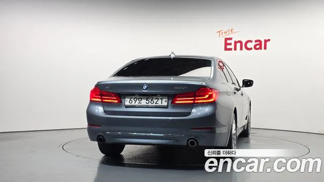 BMW 5 серии 2018 thumb 4