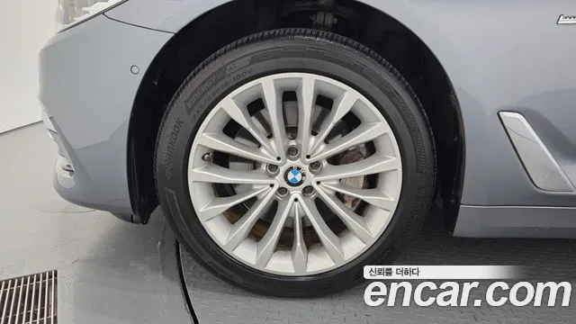 BMW 5 серии 2018 thumb 5