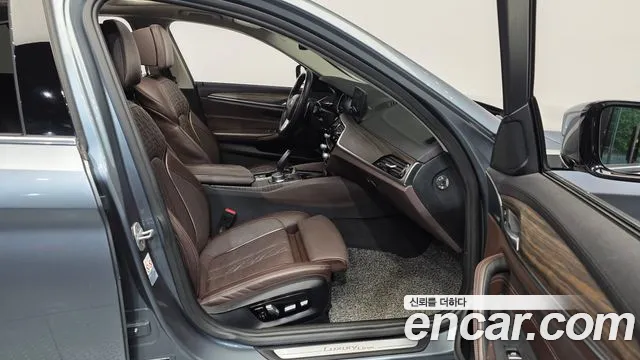 BMW 5 серии 2018 thumb 11