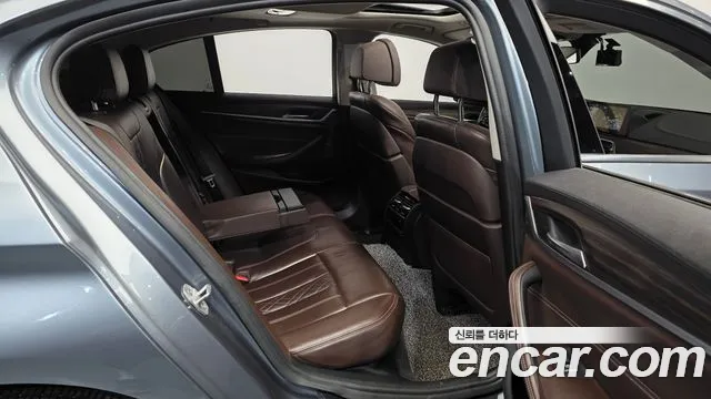 BMW 5 серии 2018 thumb 12