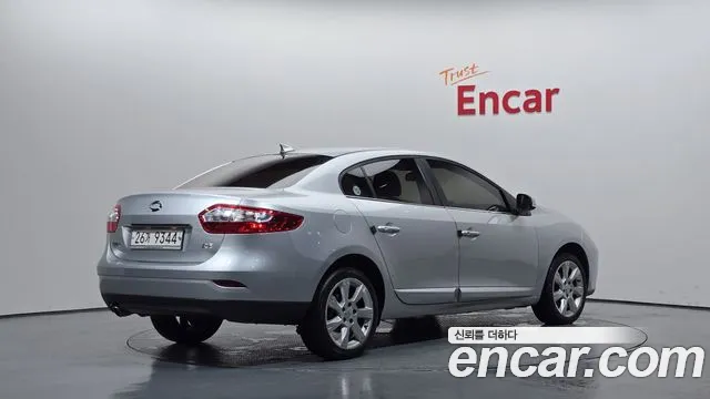 Renault Fluence 2010 thumb 2