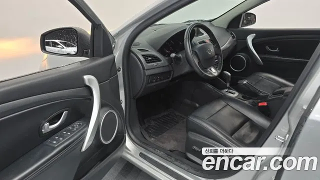 Renault Fluence 2010 thumb 10