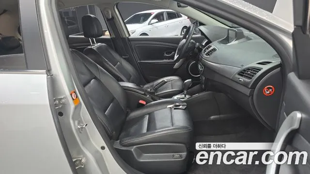 Renault Fluence 2010 thumb 11