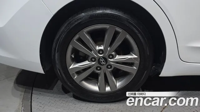 Hyundai Avante 2016 thumb 5