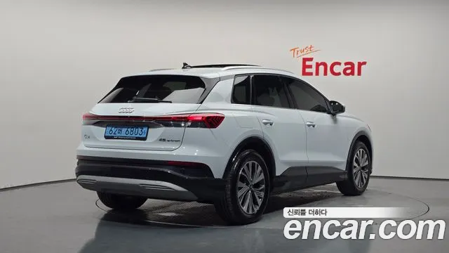 Audi Q4 e-tron 2025 thumb 2