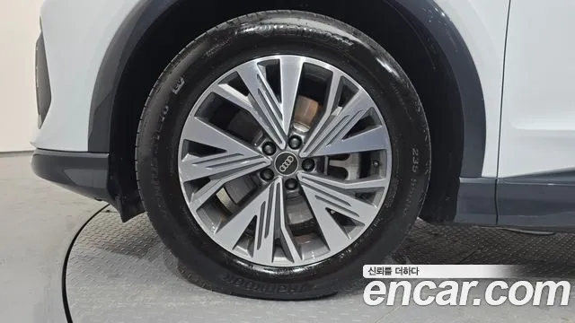 Audi Q4 e-tron 2025 thumb 5