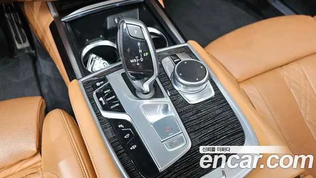 BMW 7 серии 2018 thumb 9