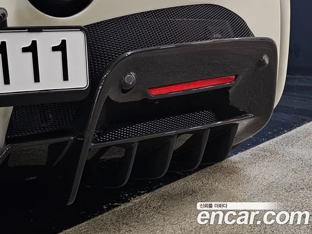 Ferrari SF90 2022 thumb 10