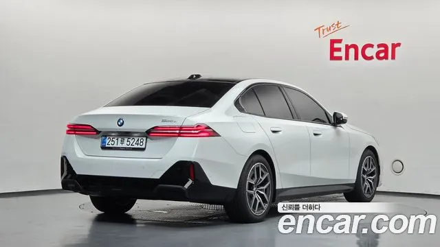 BMW 5 серии 2025 thumb 2