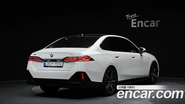 BMW 5 серии 2025 thumb 2