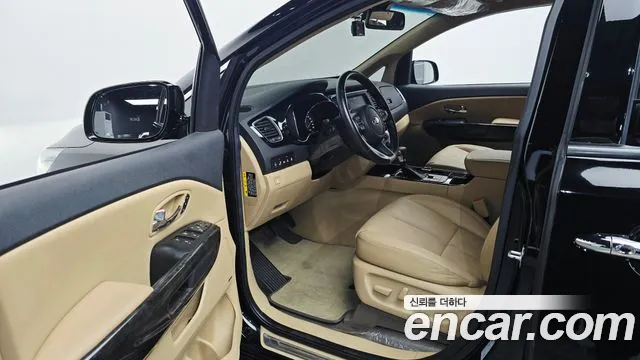 Kia Carnival 2019 thumb 10
