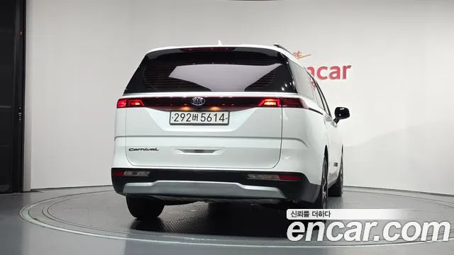 Kia Carnival 2021 thumb 4