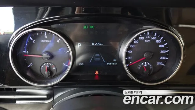 Kia Carnival 2021 thumb 8