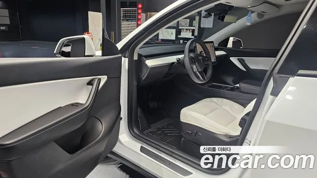 Tesla Model Y 2022 thumb 9