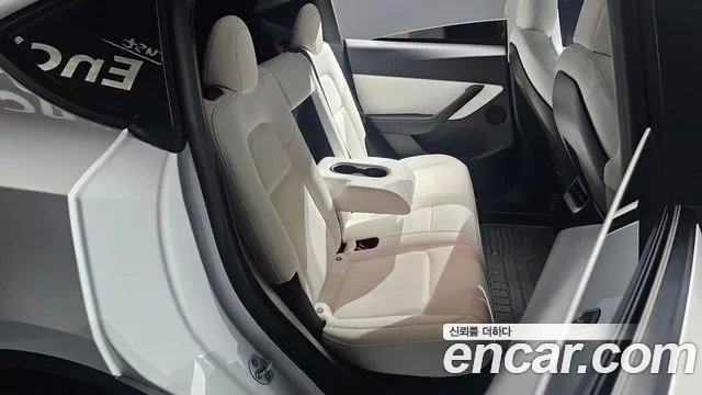 Tesla Model Y 2022 thumb 10