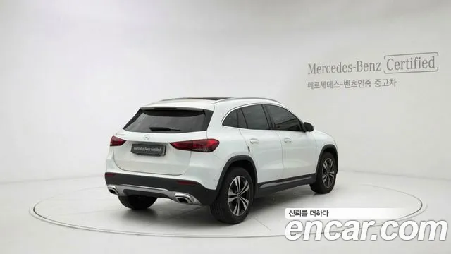 Mercedes-Benz GLA 2021 thumb 2